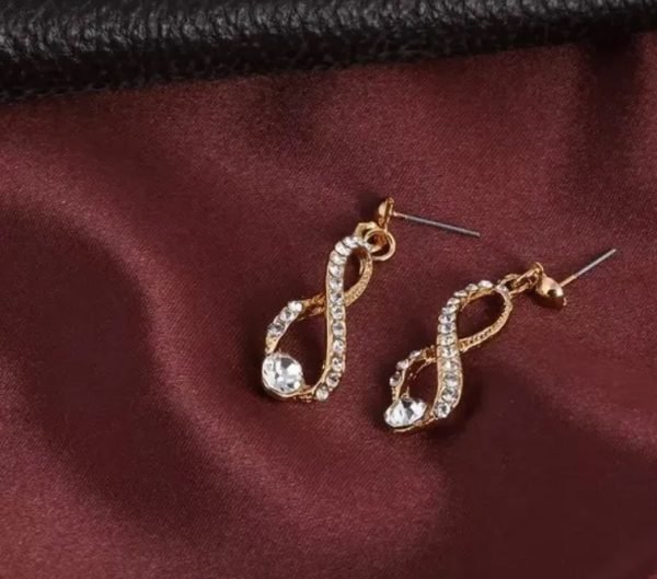 Infinity Sparkle Gold Jewelry Set - Image 5