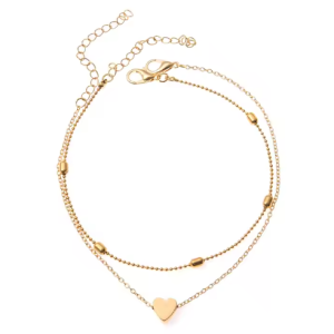 This layered necklace features a delicate design with a dainty hart pendant on the lower chain and subtle beads on the upper chain, creating a chic and versatile look.